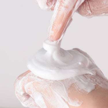BORNTREE Berry Essence Cleansing Foam 150ml - CUTIPOP