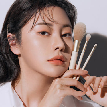ETUDE Contour Powder Brush AniMelodic