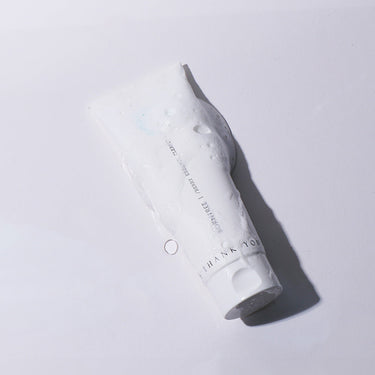 BORNTREE Berry Essence Cleansing Foam 150ml - CUTIPOP